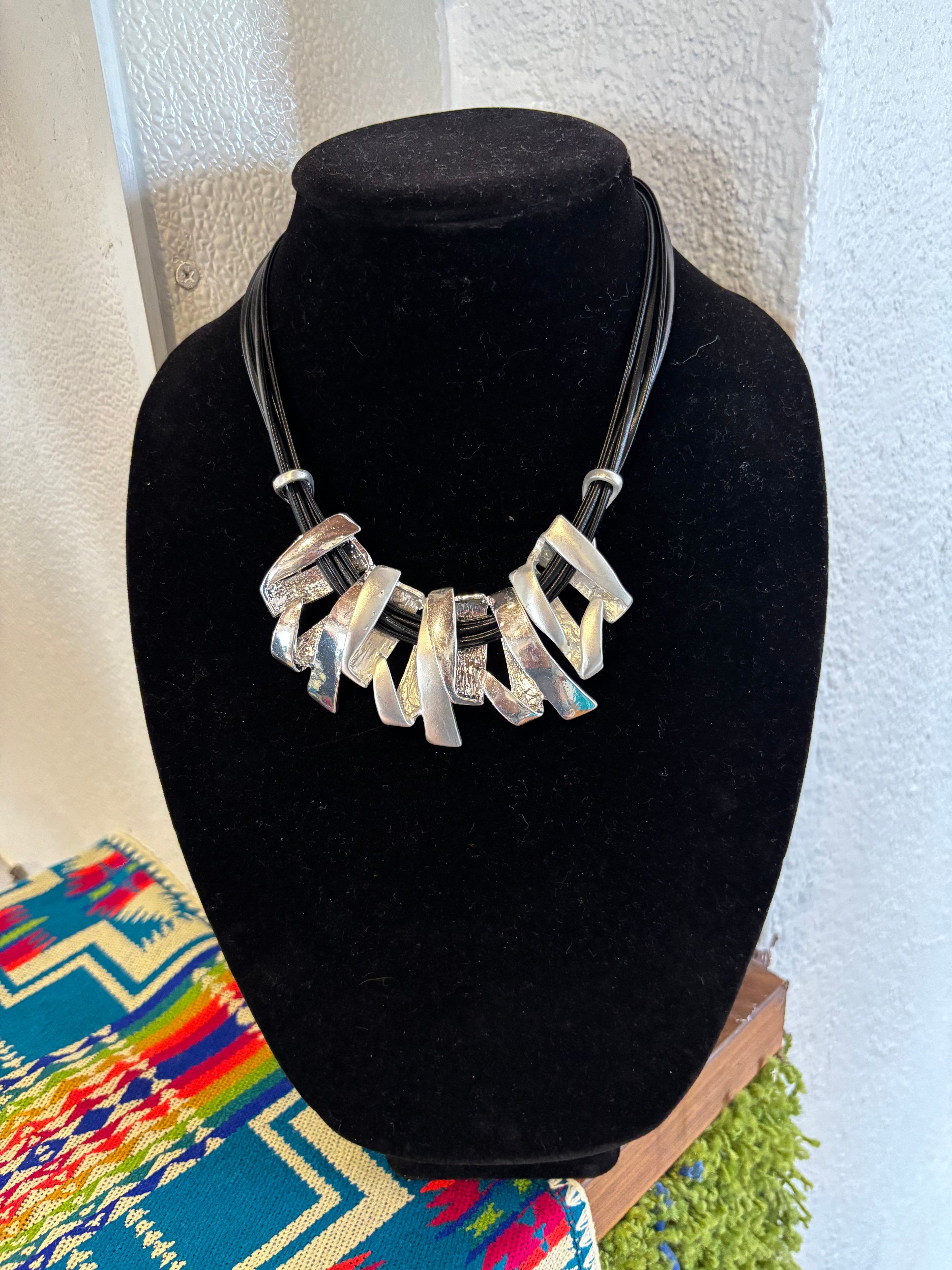 Short geometric Necklace